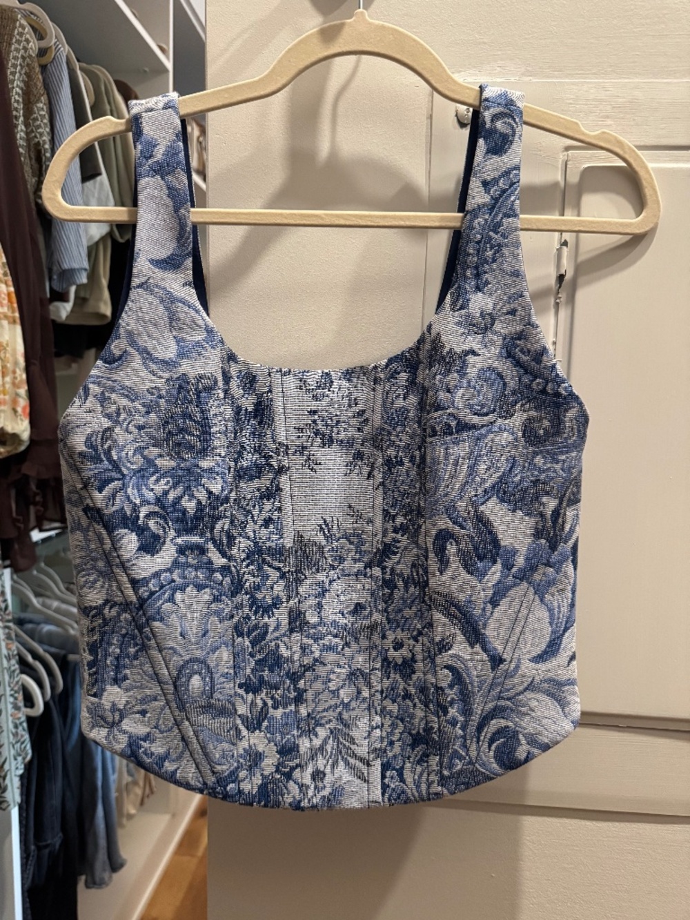 Crop fitted top